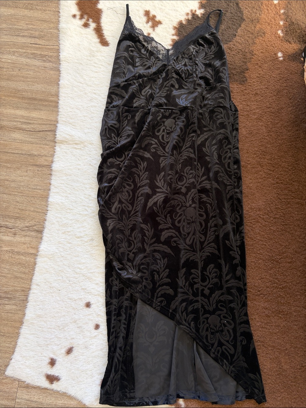 Cider Black Velvet Patterned Midi Dress